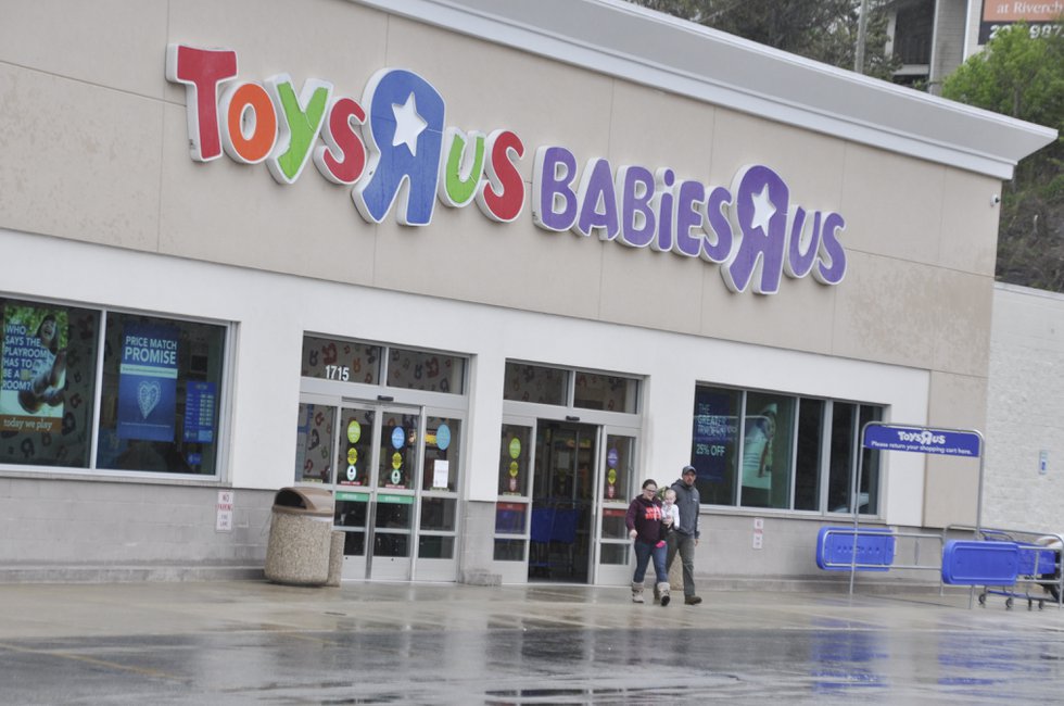 Customers lament Toys R Us closings at Riverchase The Summit